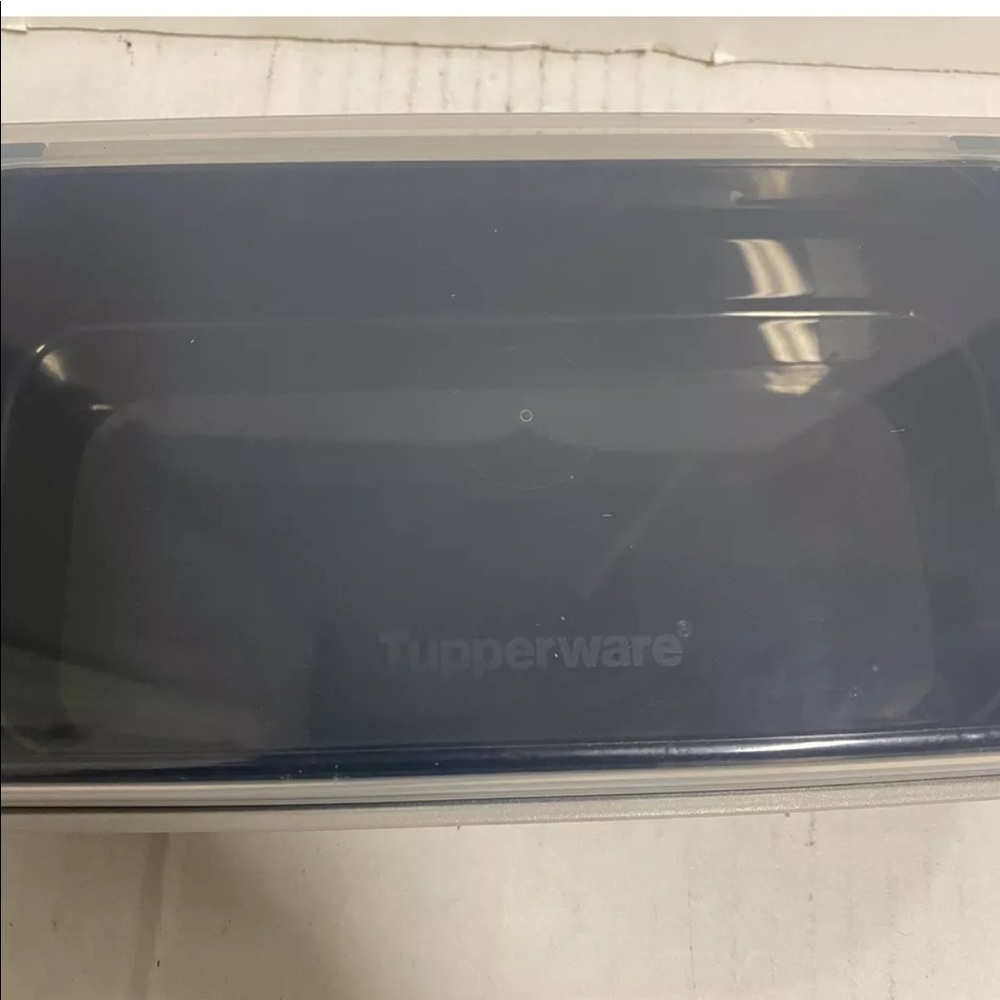 Tupperware Container - Picture 5 of 5